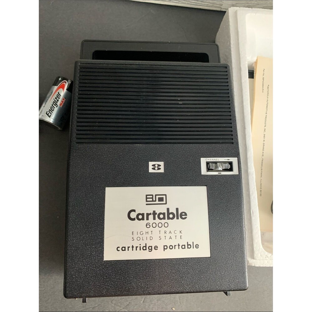 Vintage Cartable 6000 Portable 8 Track Tape Player AM FM Radio